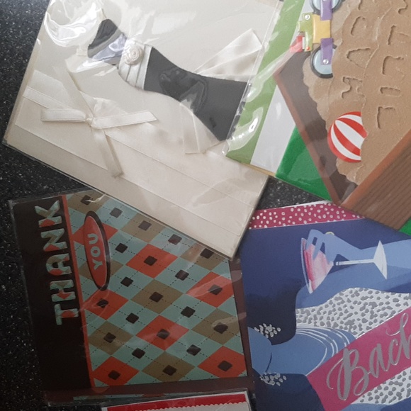 Cards, assorted - Picture 2 of 4